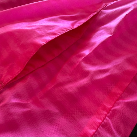 Lady Hagen Lightweight Golf Windbreaker Jacket
Size Medium - Picture 6 of 11